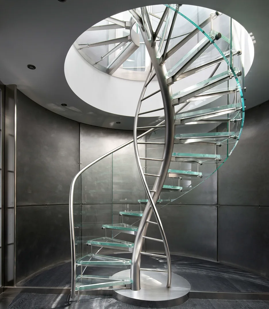 Glass staircases for sales centers, exhibition halls, and commercial projects