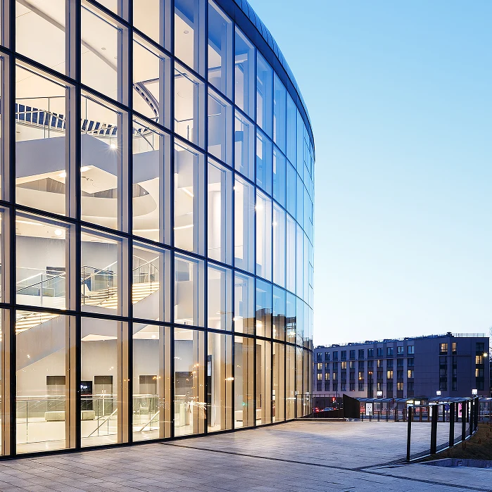 ETBOX curtain wall systems provide architects and contractors with elegant and durable façade solutions. Engineered for superior structural strength, weather resistance, and design flexibility, ideal for commercial and high-rise projects.