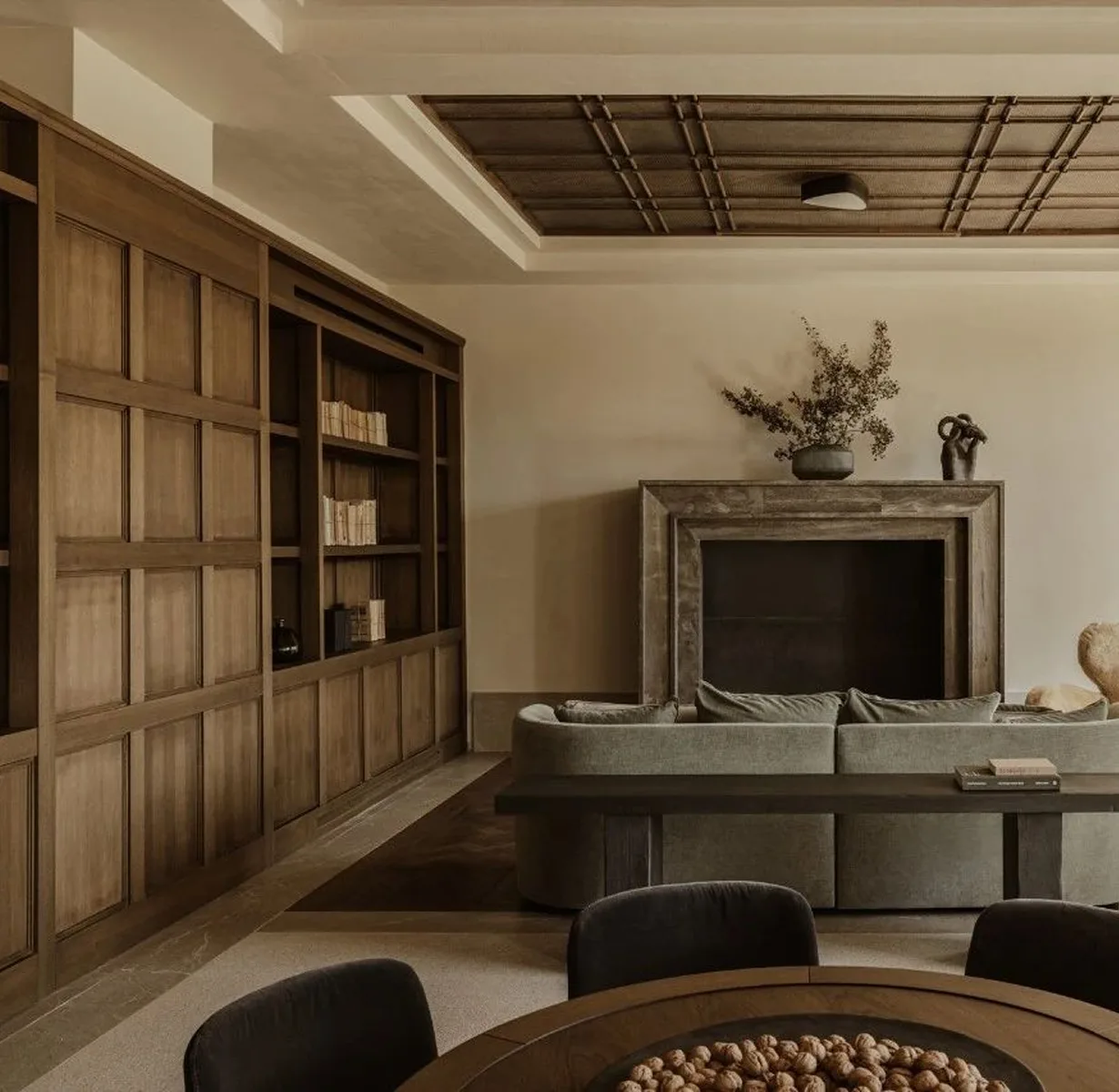 Boutique Homestay, Melbourne — Wardrobe System